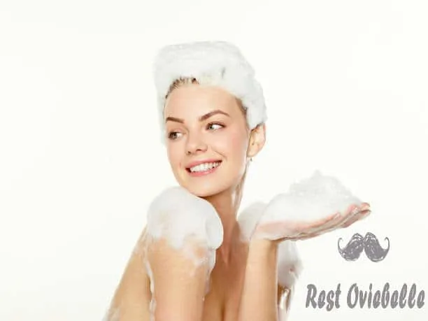 woman in bath with soap bubbles - body wash s and pictures Best Hydrating Body Wash