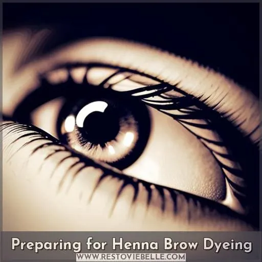 Preparing for Henna Brow Dyeing