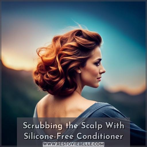 Scrubbing the Scalp With Silicone-Free Conditioner